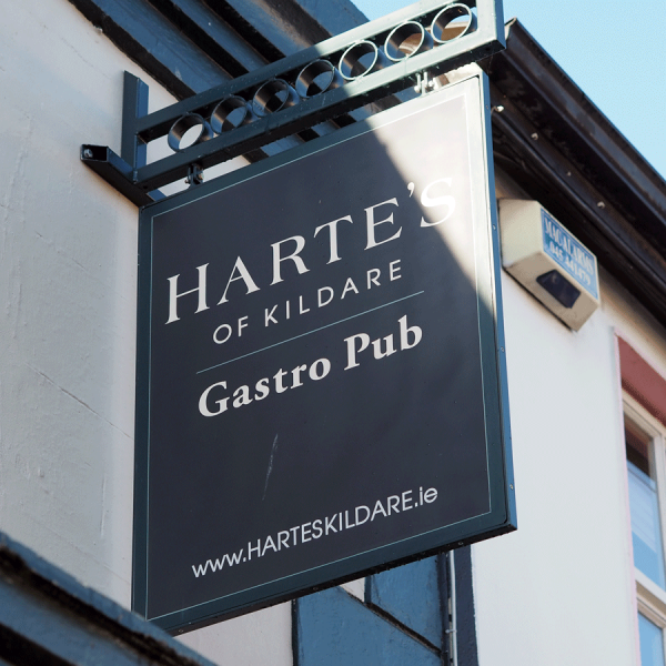 Hartes Bar & Grill